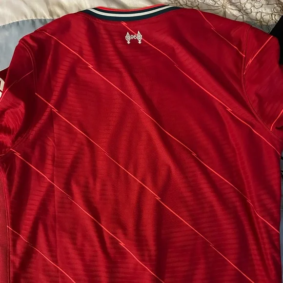 21/22 home Liverpool FC kit